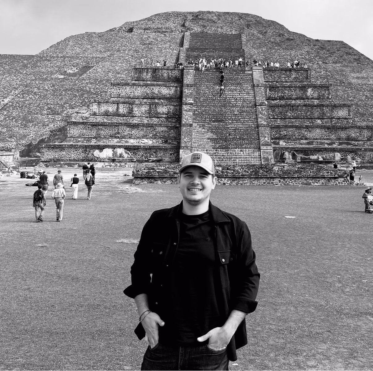 Emre Tezisci in front of the Pyramid of the Sun